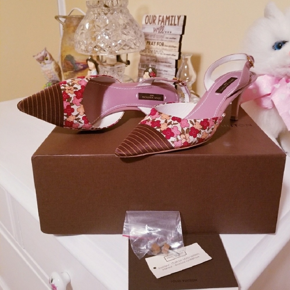 Auth Louis Vuitton Flower Motif